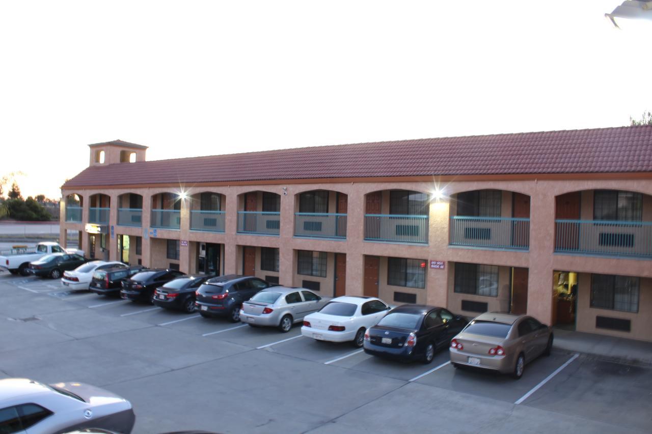 Travelers Inn Castro Valley Ruang foto